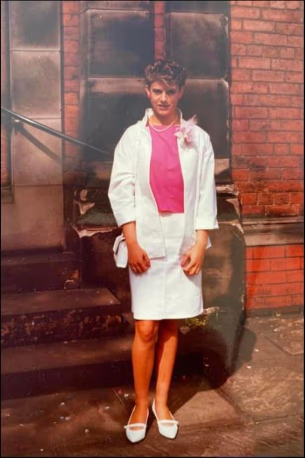 Full-length photograph of Lisa Hession as a teenager